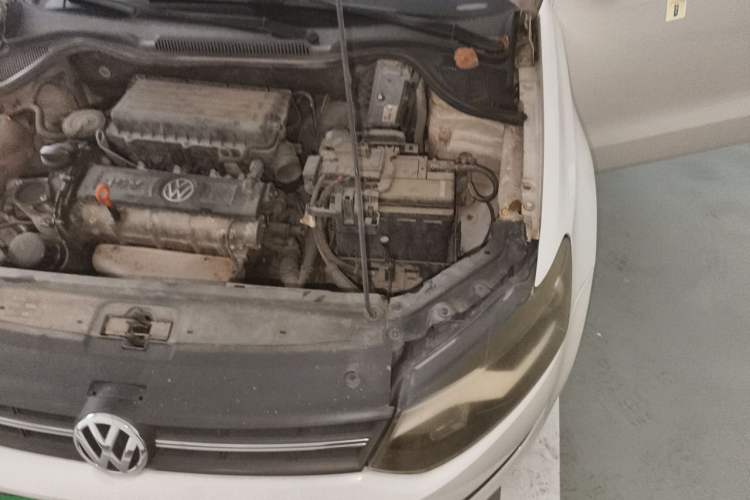 Used Volkswagen Polo 2013 1.4L Automatic Comfort Edition Engine Bay Left