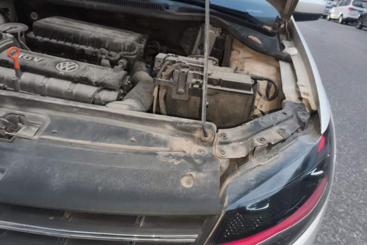 Used Volkswagen Polo 2013 1.4L Automatic Comfort Edition Engine Bay Left