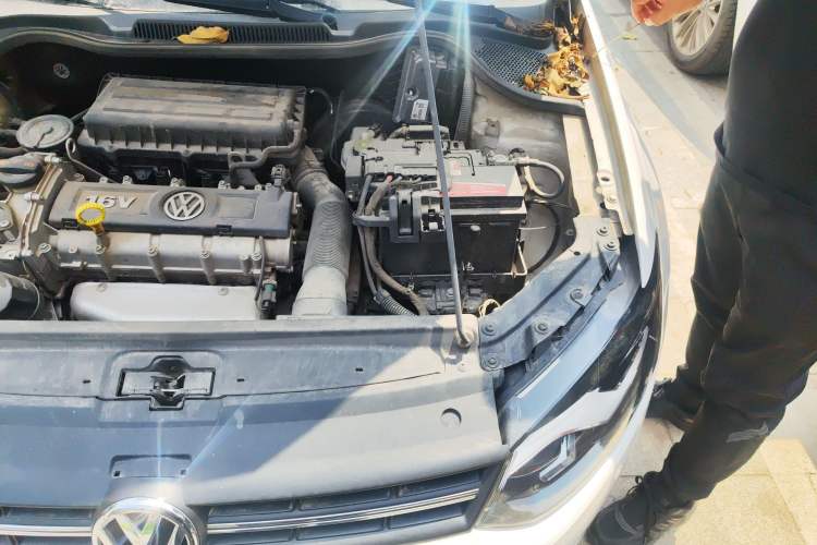Used Volkswagen Polo 2013 1.6L Automatic Comfort Edition Engine Bay Left