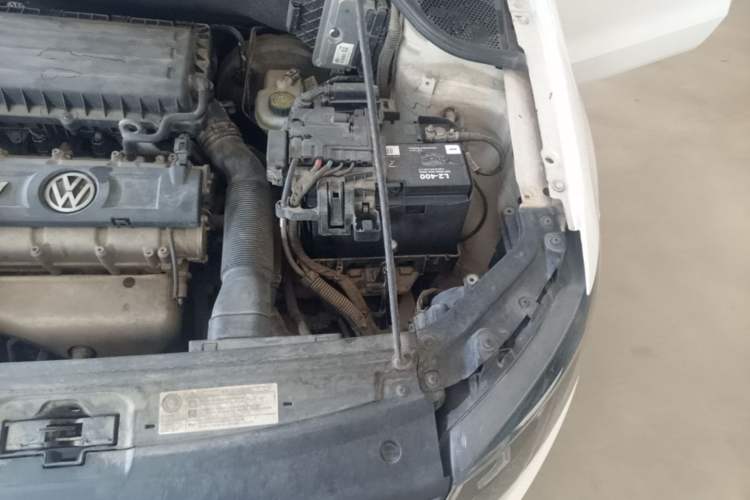 Used Volkswagen Polo 2013 1.6L Automatic Comfort Edition Engine Bay Left