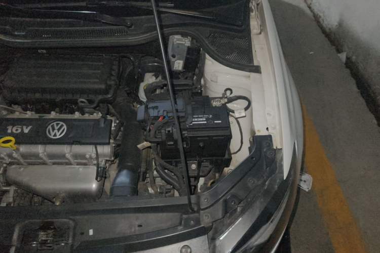 Used Volkswagen Polo 2013 1.6L Automatic Comfort Edition Engine Bay Left
