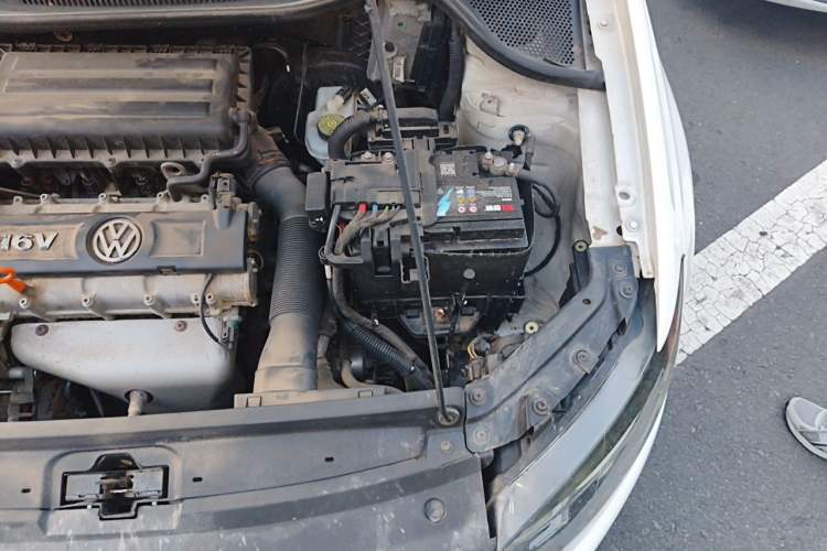 Used Volkswagen Polo 2013 1.4L Automatic Comfort Edition Engine Bay Left