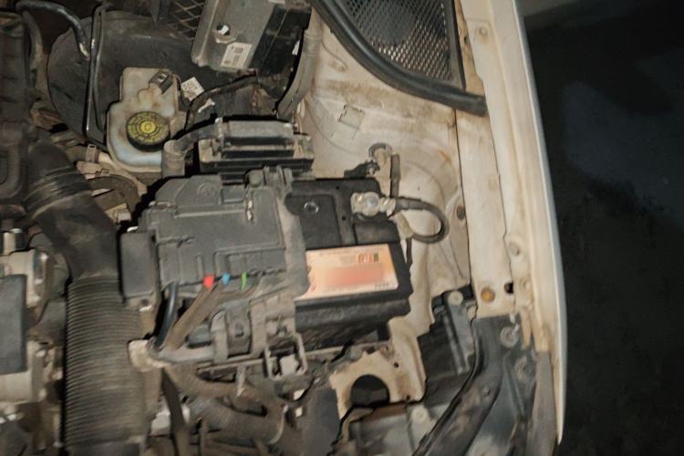 Used Volkswagen Polo 2013 1.6L Automatic Comfort Edition Engine Bay Left