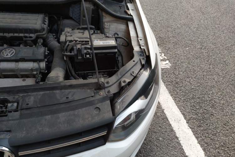 Used Volkswagen Polo 2013 1.6L Automatic Comfort Edition Engine Bay Left