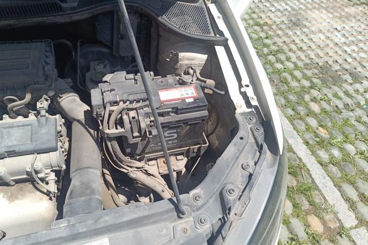 Used Volkswagen Polo 2013 1.4L Manual Fashion Edition Engine Bay Left