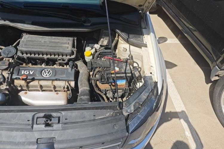 Used Volkswagen Polo 2013 1.6L Automatic Comfort Edition Engine Bay Left