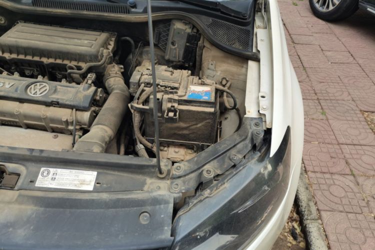 Used Volkswagen Polo 2013 1.4L Manual Fashion Edition Engine Bay Left