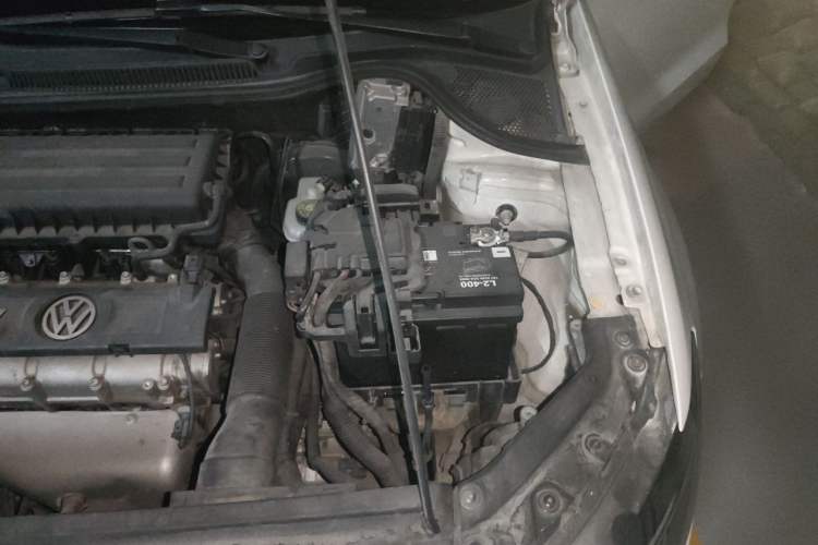 Used Volkswagen Polo 2013 1.4L Automatic Comfort Edition Engine Bay Left