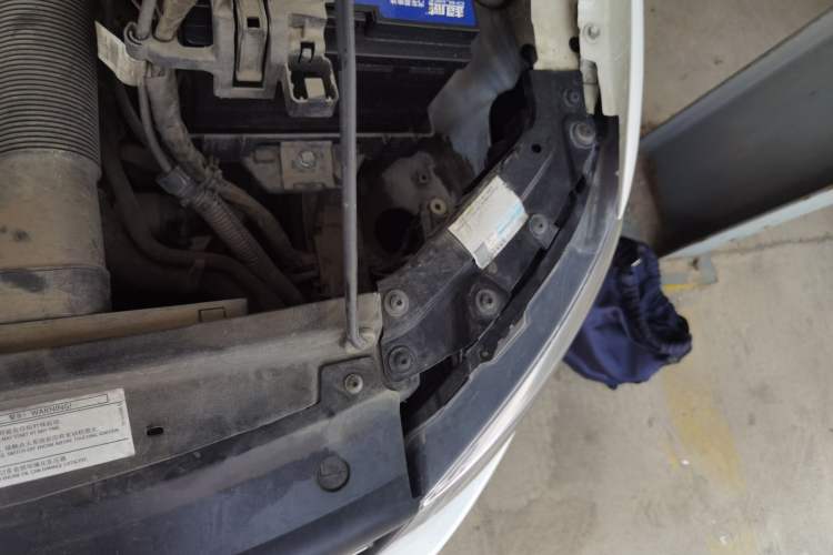 Used Volkswagen Polo 2013 1.4L Manual Fashion Edition Engine Bay Left