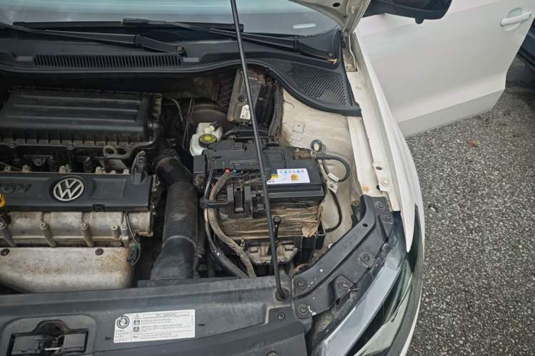 Used Volkswagen Polo 2013 1.6L Automatic Comfort Edition Engine Bay Left