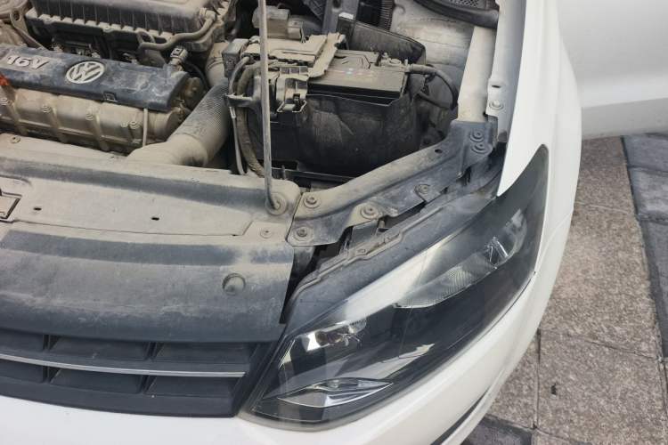 Used Volkswagen Polo 2013 1.4L Manual Fashion Edition Engine Bay Left