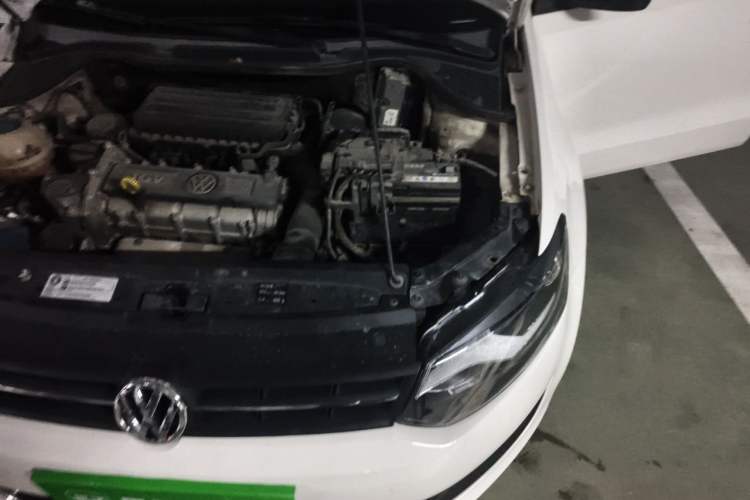 Used Volkswagen Polo 2013 1.6L Automatic Comfort Edition Engine Bay Left