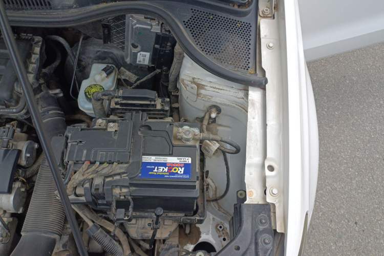 Used Volkswagen Polo 2013 1.6L Automatic Comfort Edition Engine Bay Left