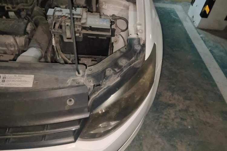 Used Volkswagen Polo 2013 1.4L Manual Fashion Edition Engine Bay Left