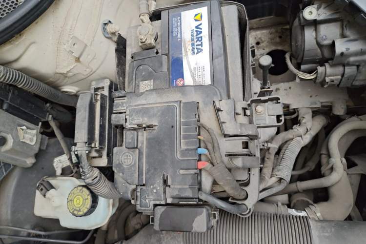 Used Volkswagen Polo 2013 1.4L Automatic Comfort Edition Engine Bay Left