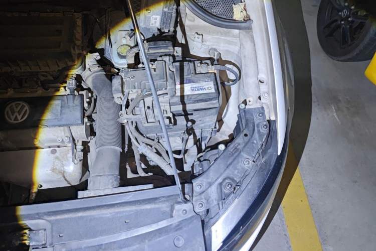 Used Volkswagen Polo 2013 1.6L Automatic Comfort Edition Engine Bay Left