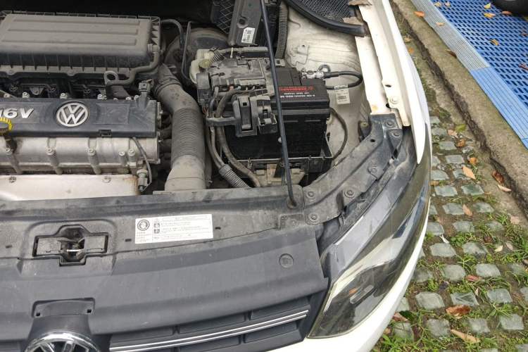 Used Volkswagen Polo 2013 1.6L Automatic Comfort Edition Engine Bay Left