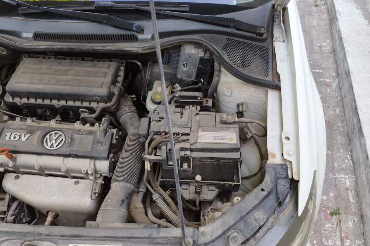 Used Volkswagen Polo 2013 1.4L Automatic Comfort Edition Engine Bay Left