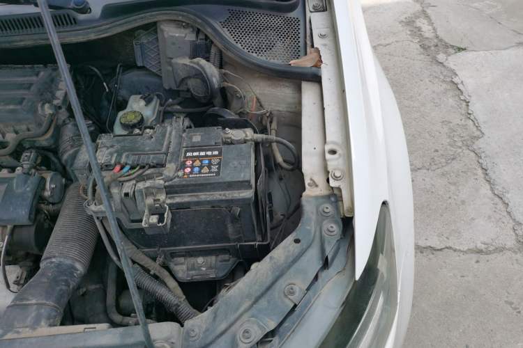 Used Volkswagen Polo 2013 1.6L Manual Comfort Edition Engine Bay Left