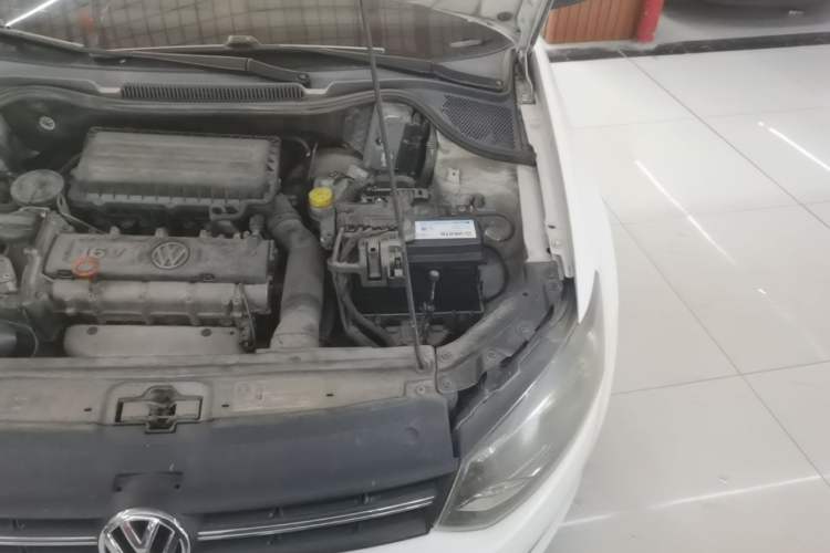 Used Volkswagen Polo 2013 1.6L Automatic Comfort Edition Engine Bay Left