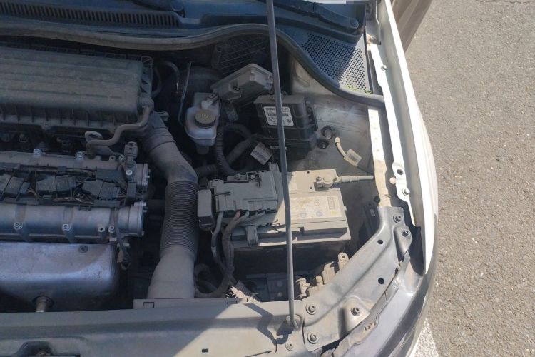 Used Volkswagen Polo 2013 1.6L Automatic Comfort Edition Engine Bay Left