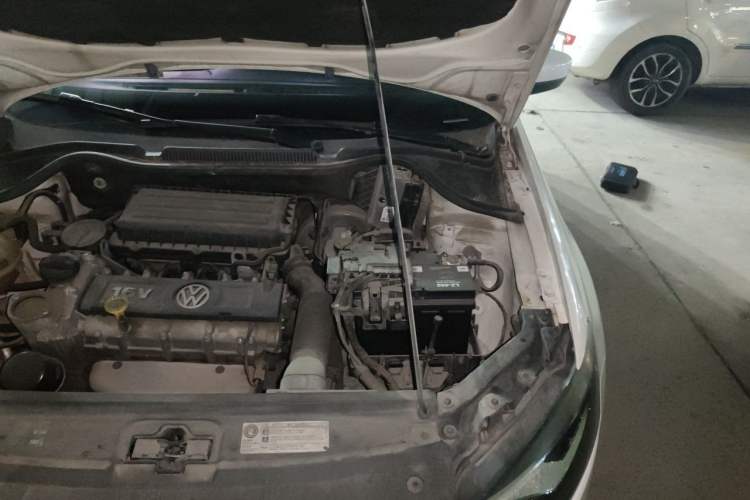 Used Volkswagen Polo 2013 1.6L Automatic Comfort Edition Engine Bay Left