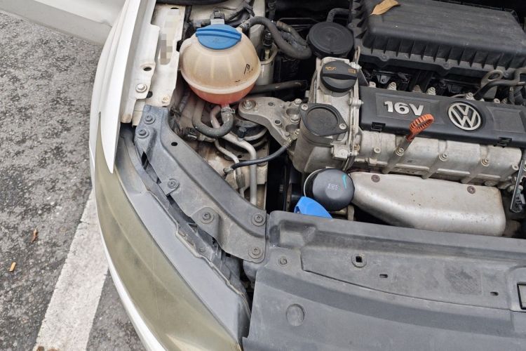 Used Volkswagen Polo 2013 1.6L Automatic Comfort Edition Engine Bay Right