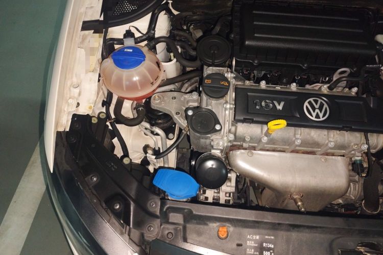 Used Volkswagen Polo 2013 1.6L Automatic Comfort Edition Engine Bay Right