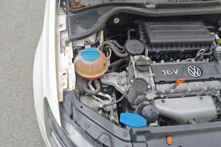 Used Volkswagen Polo 2013 1.4L Manual Comfort Edition Engine Bay Right