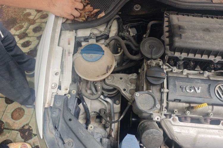 Used Volkswagen Polo 2013 1.6L Automatic Comfort Edition Engine Bay Right