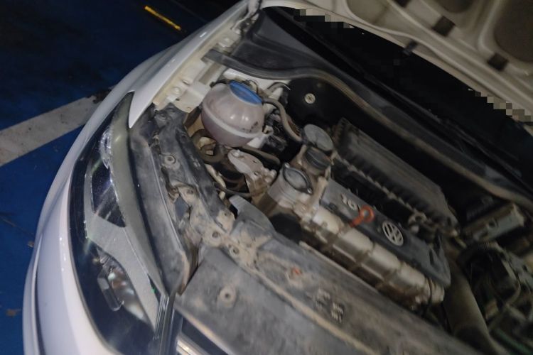 Used Volkswagen Polo 2013 1.4L Automatic Comfort Edition Engine Bay Right