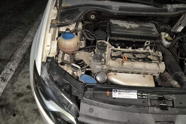 Used Volkswagen Polo 2013 1.4L Automatic Comfort Edition Engine Bay Right