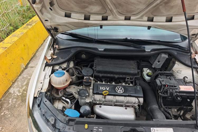 Used Volkswagen Polo 2013 1.6L Automatic Comfort Edition Engine Bay Right