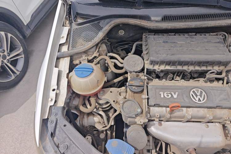 Used Volkswagen Polo 2013 1.6L Automatic Comfort Edition Engine Bay Right