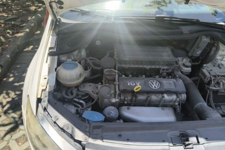 Used Volkswagen Polo 2013 1.6L Manual Comfort Edition Engine Bay Right