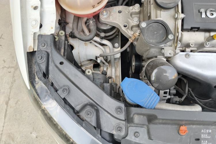 Used Volkswagen Polo 2013 1.6L Automatic Comfort Edition Engine Bay Right