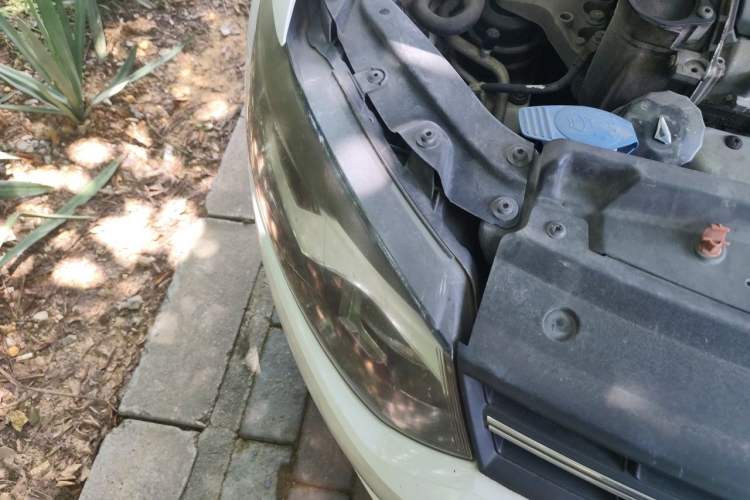 Used Volkswagen Polo 2013 1.4L Manual Comfort Edition Engine Bay Right