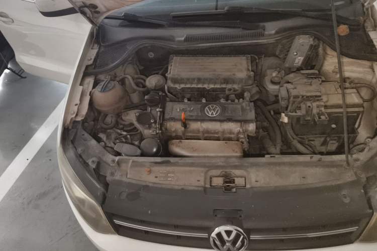 Used Volkswagen Polo 2013 1.4L Automatic Comfort Edition Engine Bay Right