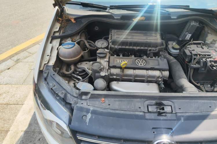 Used Volkswagen Polo 2013 1.6L Automatic Comfort Edition Engine Bay Right