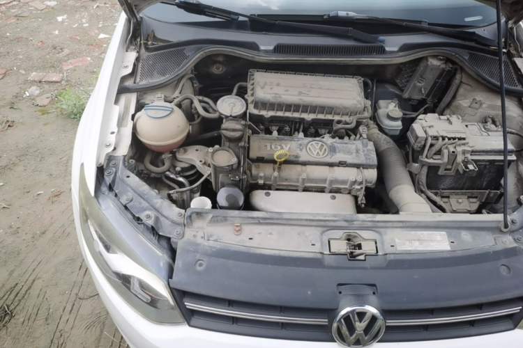 Used Volkswagen Polo 2013 1.6L Manual Comfort Edition Engine Bay Right