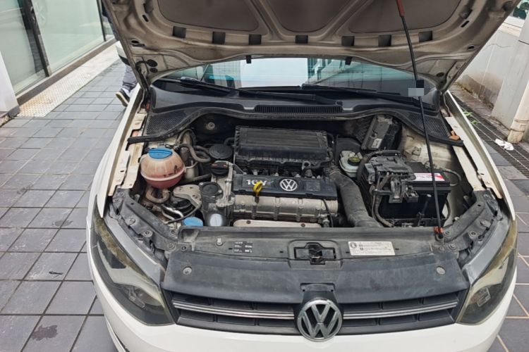Used Volkswagen Polo 2013 1.6L Automatic Comfort Edition Engine Bay Right