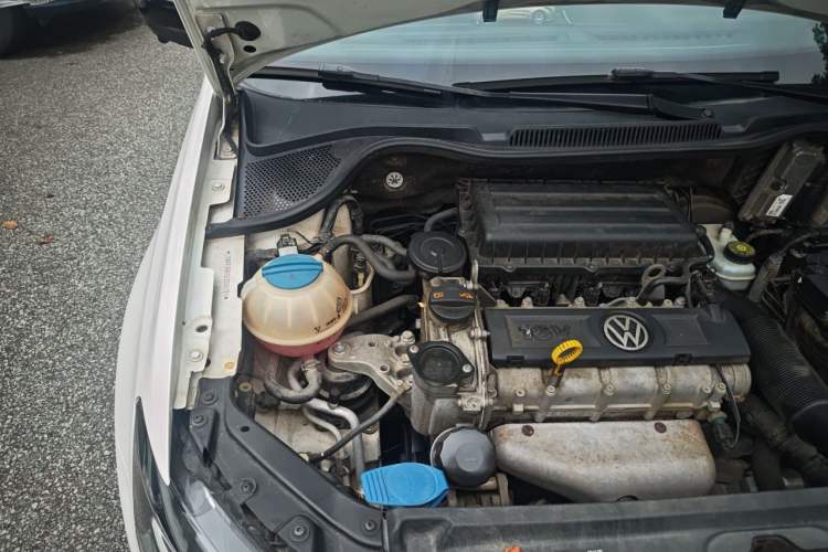Used Volkswagen Polo 2013 1.6L Automatic Comfort Edition Engine Bay Right