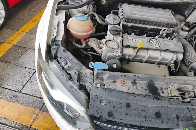 Used Volkswagen Polo 2013 1.6L Automatic Comfort Edition Engine Bay Right