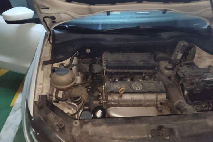 Used Volkswagen Polo 2013 1.6L Automatic Luxury Edition Engine Bay Right