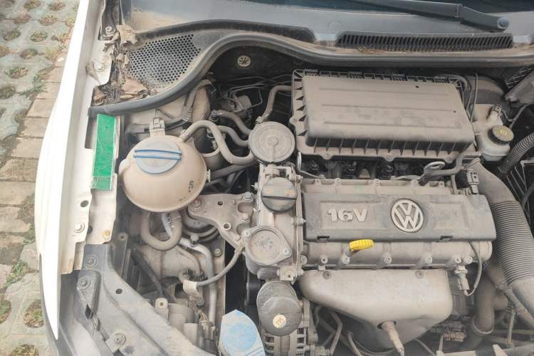 Used Volkswagen Polo 2013 1.6L Automatic Comfort Edition Engine Bay Right