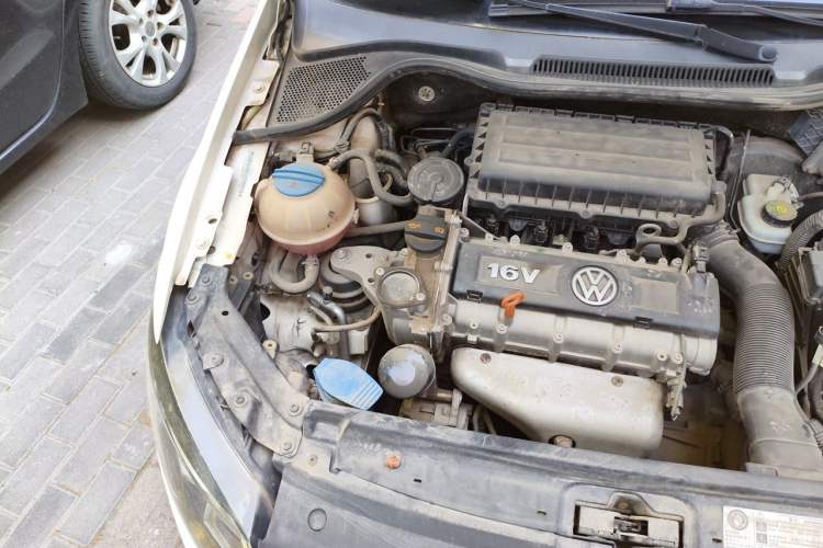 Used Volkswagen Polo 2013 1.4L Automatic Comfort Edition Engine Bay Right