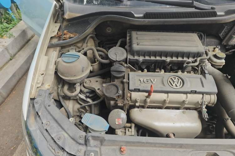 Used Volkswagen Polo 2013 1.4L Manual Fashion Edition Engine Bay Right