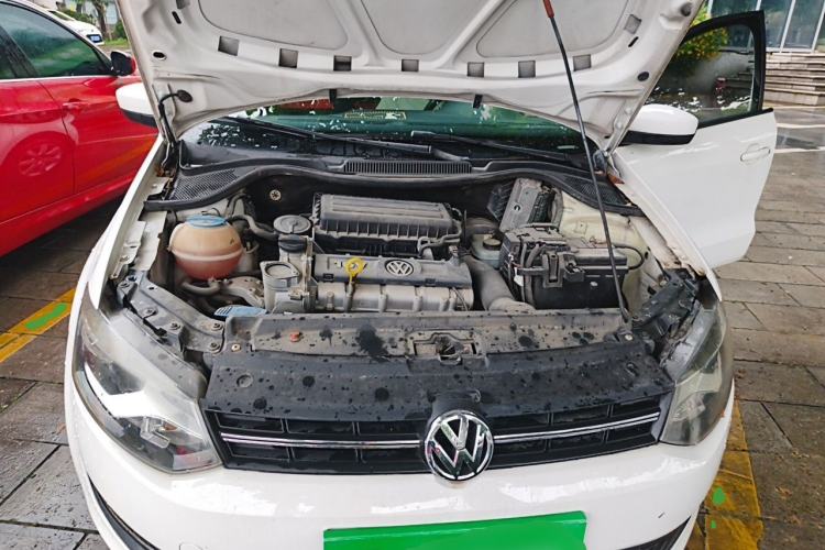 Used Volkswagen Polo 2013 1.6L Automatic Comfort Edition Engine Bay