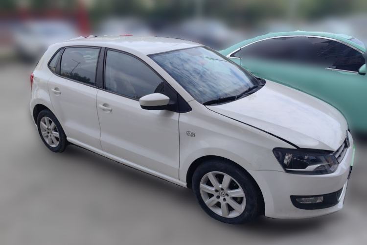 Used Volkswagen Polo 2013 1.6L Automatic Comfort Edition Front Right 45 Deg