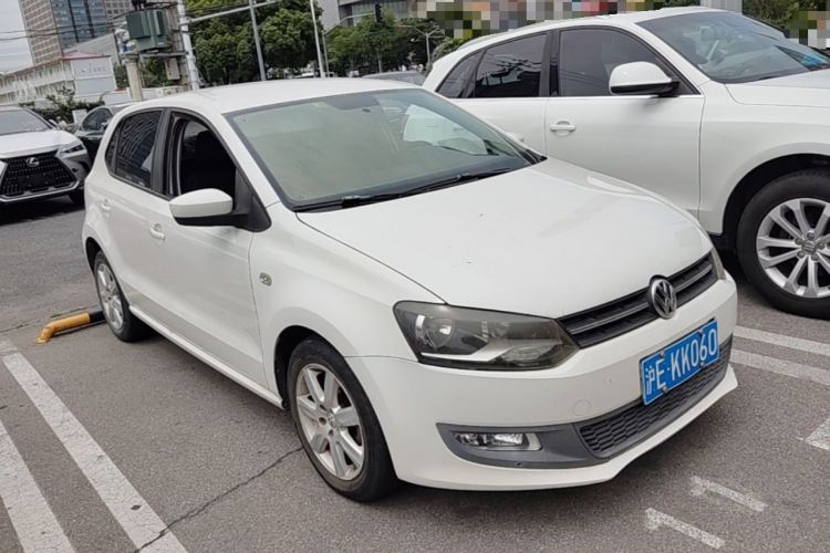 Used Volkswagen Polo 2013 1.6L Automatic Comfort Edition Front Right 45 Deg